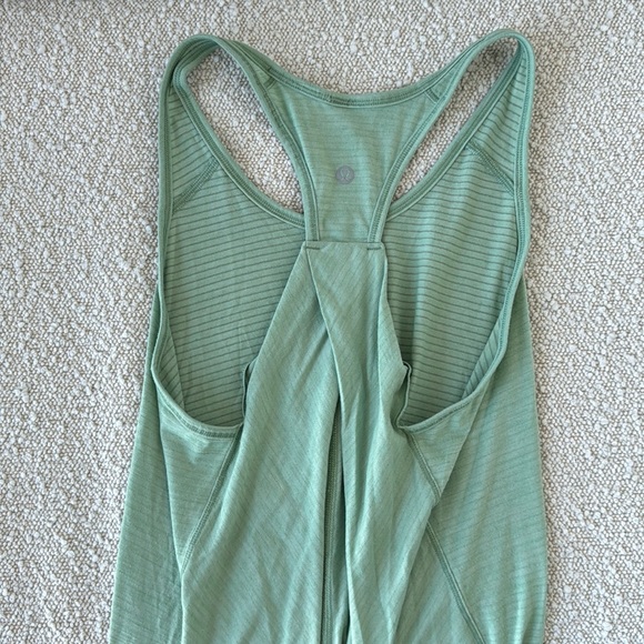Lululemon tank - Picture 3 of 3